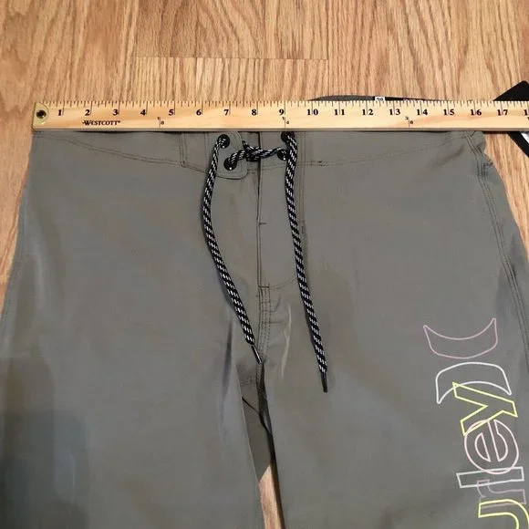 Hurly Men's Crossover Broad shorts Gray with logo tie front Size 28